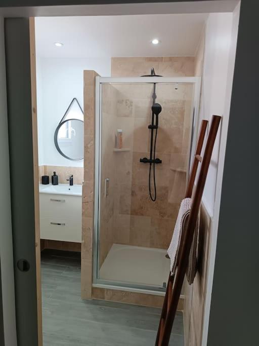 Charmant Studio Avec Piscine Villemoustaussou Kültér fotó